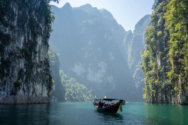 Comment découvrir les marchés flottants en Thaïlande de manière authentique ?